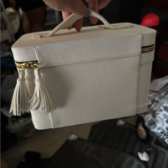 Elegant White Makeup or Travel Bag - Picture 2 of 6